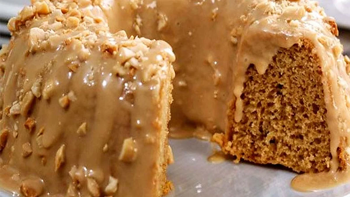 Bolo de Amendoim com Leite Condensado
