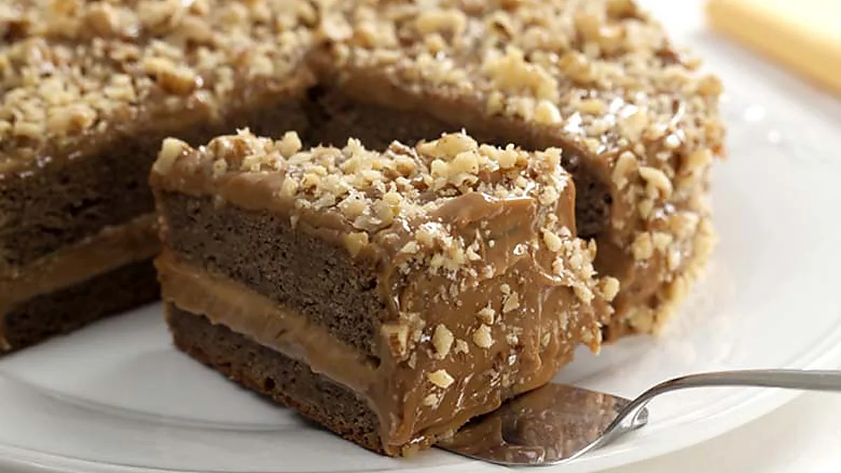Bolo de Nozes com Recheio de Doce de Leite