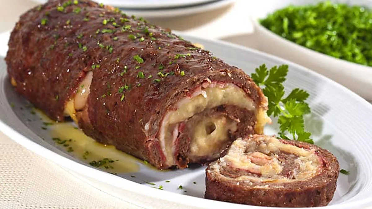 Rocambole De Carne moída e Queijo