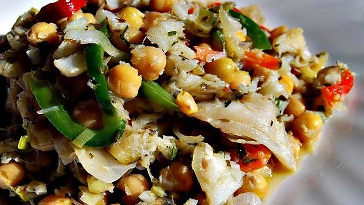 Salada De Grão De Bico e Bacalhau