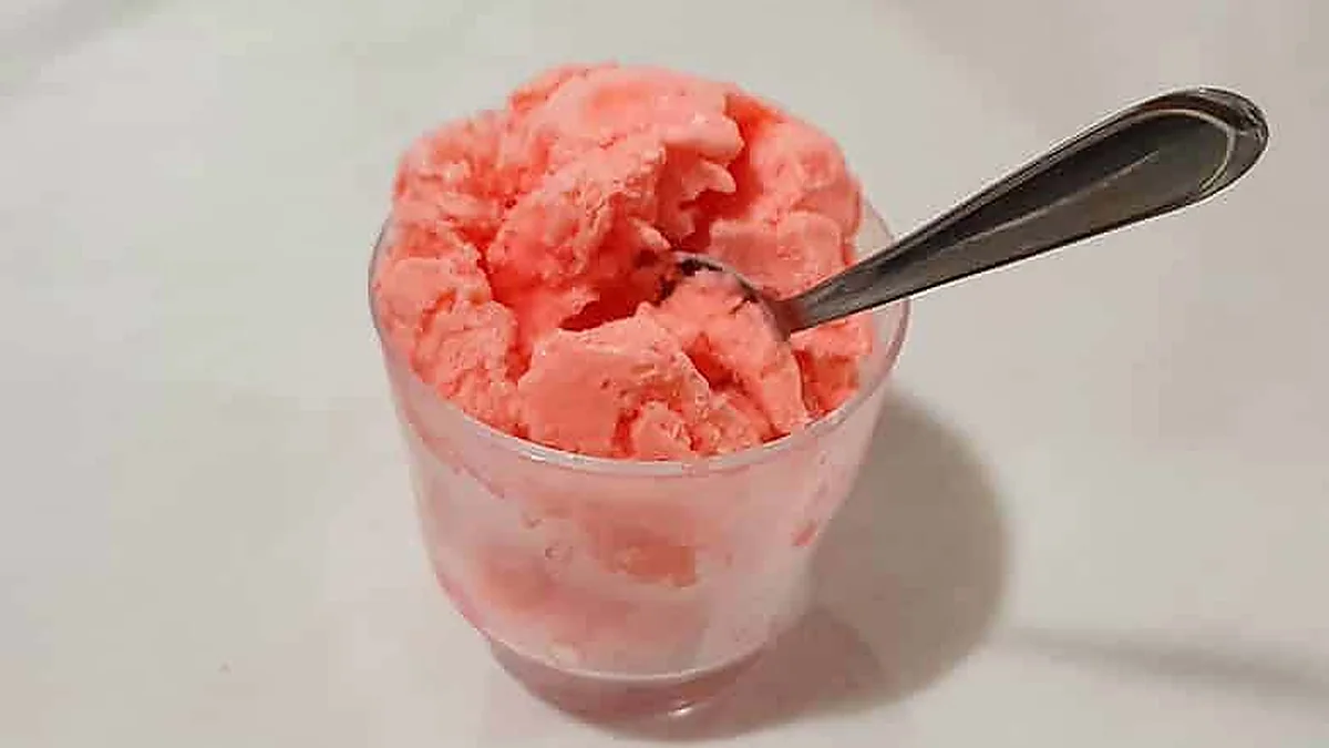 Sorvete de Morango com Gelatina