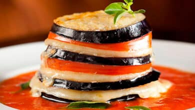 torre-de-berinjela-cozinha-simples